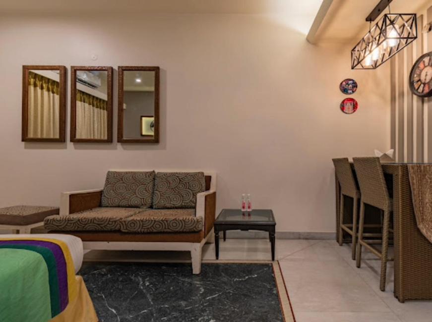 Hotel Imperial Park Sector 45 Gurgaon Bagian luar foto