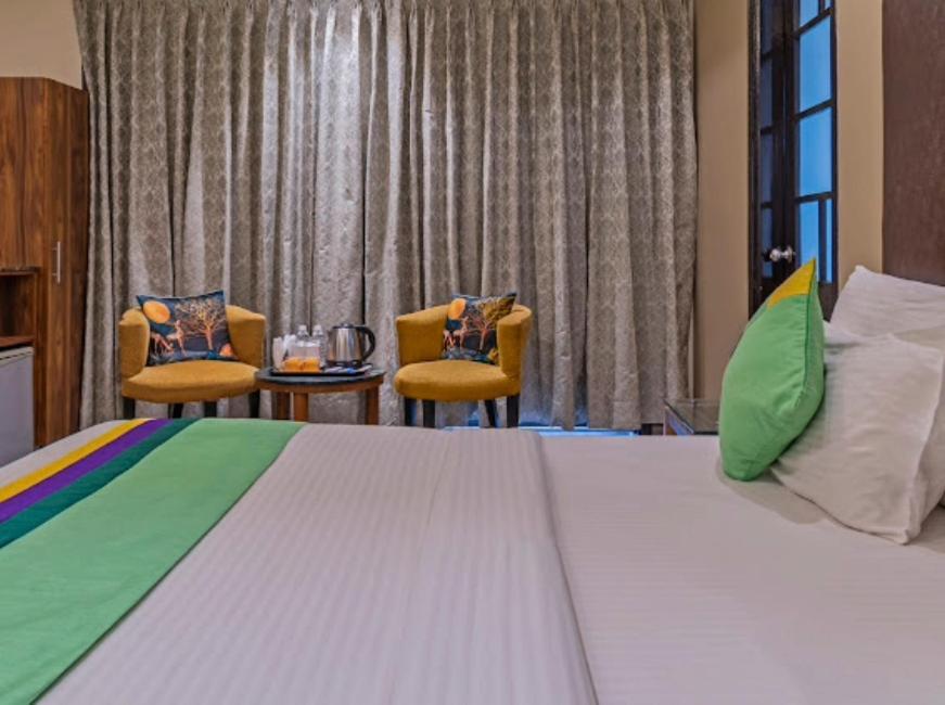 Hotel Imperial Park Sector 45 Gurgaon Bagian luar foto