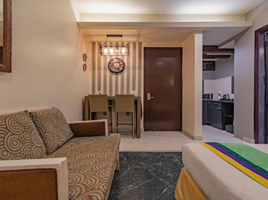 Hotel Imperial Park Sector 45 Gurgaon Bagian luar foto