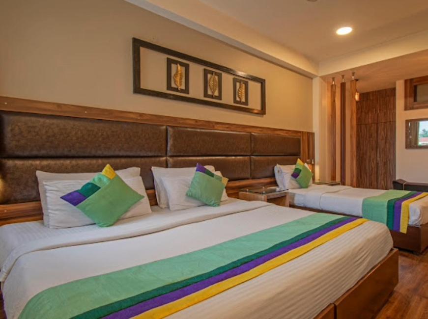 Hotel Imperial Park Sector 45 Gurgaon Bagian luar foto