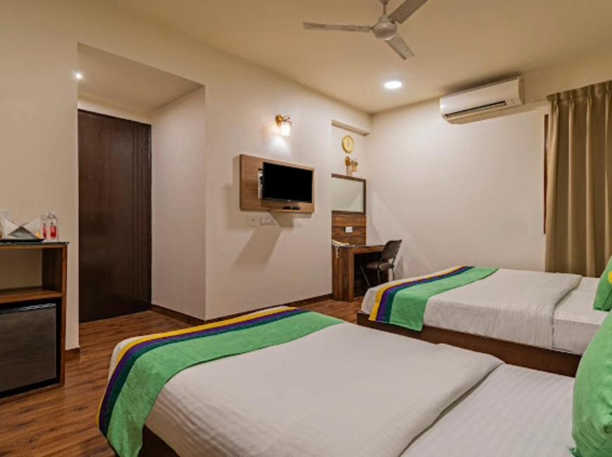 Hotel Imperial Park Sector 45 Gurgaon Bagian luar foto