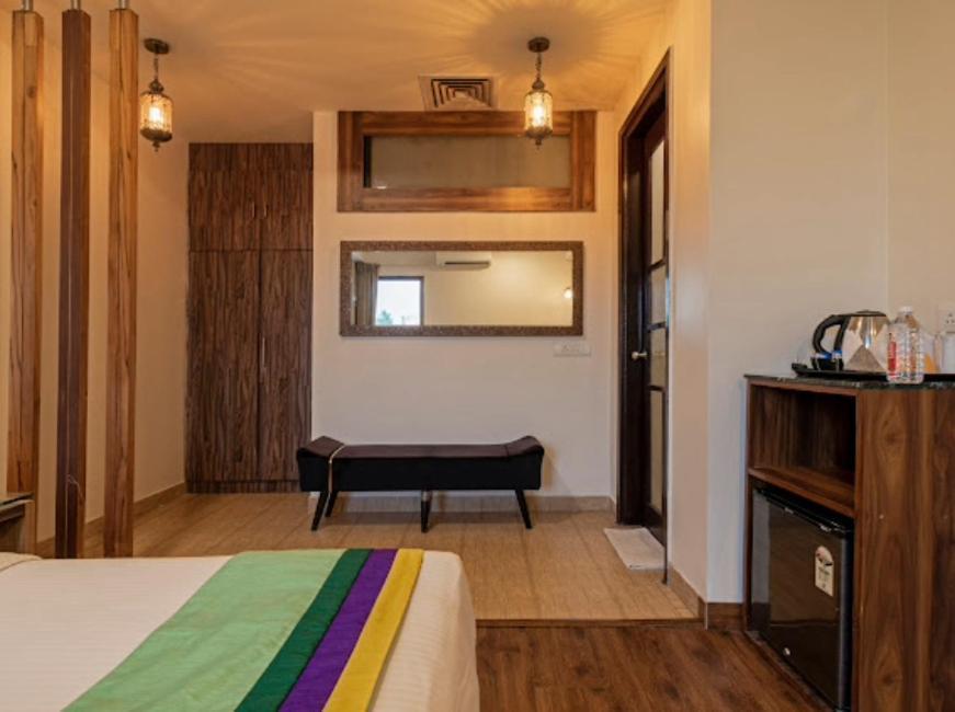 Hotel Imperial Park Sector 45 Gurgaon Bagian luar foto