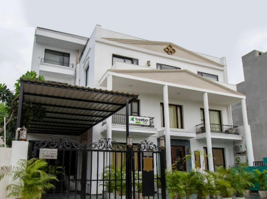 Hotel Imperial Park Sector 45 Gurgaon Bagian luar foto