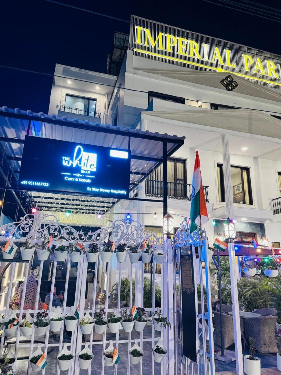 Hotel Imperial Park Sector 45 Gurgaon Bagian luar foto